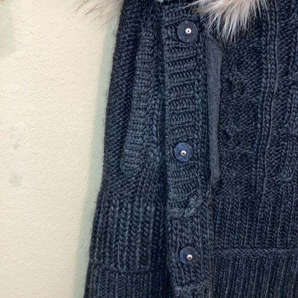 Cable Knit Vest Cabincore Wool Blend Faux Fur Trim Charcoal - Picture 15 of 16